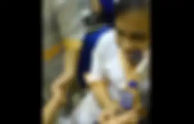 Kesulitan Pasang Infus, Perawat Ini Malah Asyik Teleponan Sambil Ketawa-ketawa. Bikin ‘Geregetan’