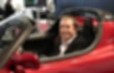 Elon Musk Merelakan Tesla Pribadinya Mengorbit Ke Mars