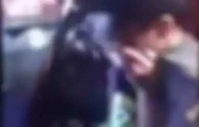 (Video) Sadis, Ayah Ini Mencambuki dan Menggunduli Rambut Putrinya Hanya Gara-gara Unduh Aplikasi Snapchat