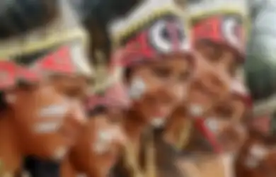 Kehangatan Natal di Pedalaman Papua Bersama Suku Ekari: Antara Hidangan Sup Kelinci dan Musik Disko