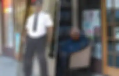 Inilah 10 Foto Kocak bin Konyol Saat Orang-orang Berusaha Mengamankan Barangnya dari Pencuri