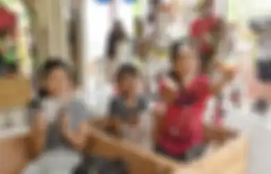 (VIDEO) Keren!  Wahana Pemandian Air Panas di Atas Roller Coaster
