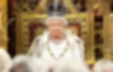 Fatal Akibatnya, Inilah Kenapa Ratu Elizabeth II Tidak Pernah Menunduk Saat Memakai Mahkota