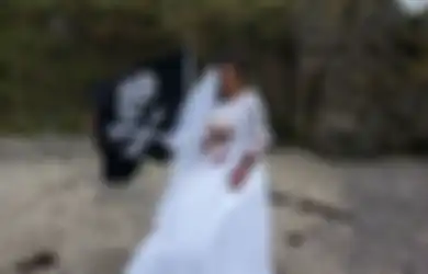 Kerap Dikecewakan Pasangan Lelakinya dan Terlalu Sering Patah Hati, Wanita Ini Memutuskan Menikah dengan Hantu Bajak Laut