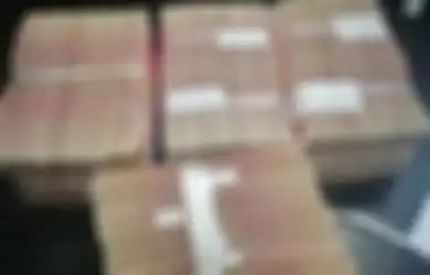 Salut dan Layak Dicontoh, Petugas Kebersihan Jujur Ini Kembalikan Uang Ratusan Juta yang Ditemukan di Kamar Hotel