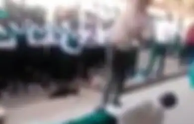 (Video) Sadis, Hanya Gara-gara Bolos Sekolah, 15 Murid Ini Dicambuki di Depan Teman Sekelas dan Guru-gurunya