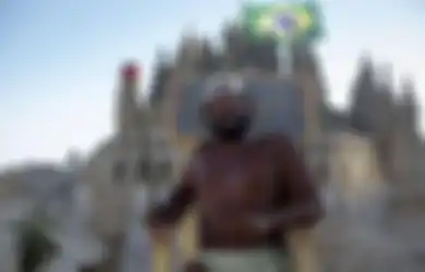 Bak Raja! Pria Ini Tinggal di Istana Pasirnya Selama 22 Tahun di Pinggiran Pantai, Kok Tidak Hancur Ya?