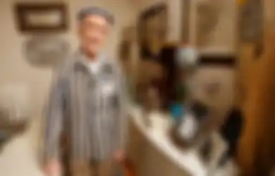 Terus Dihantui Mimpi Buruk, Korban Selamat Holocaust Ini Masih Mengenakan Seragam Kamp Konsentrasi