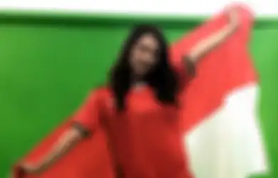 Unggah Foto Memakai Jersey Timnas Indonesia dan Bendera Merah Putih, Maria Ozawa Dihujat Warganet