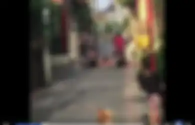 Turis Asing Tiduran di Jalanan Bali Disuruh Minggir Tidak Mau, Pemotor Ini Nekat Melindasnya
