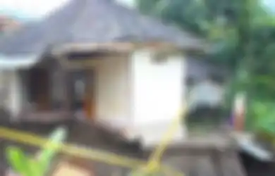 Kisah Miris Seorang Suami yang Istrinya Belum Lama Meninggal, Rumahnya Malah Terkena Longsor