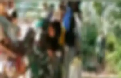 (Video) Menyentuh Hati, Orang Suku Anak Dalam yang Jadi Anggota TNI Pulang ke Rimba Demi Ibunya