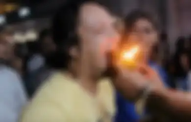 Fire Paan, Jajanan Ekstrim di India yang Disuapkan Langsung ke Mulut Kita dengan Api Menyala, Mau Coba?