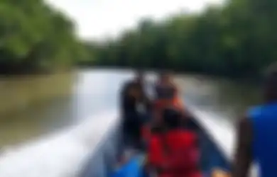 Tangani Gizi Buruk di Asmat, Tim DERU UGM Harus Berjibaku dengan Ganasnya Ombak dan Liarnya Hutan Bakau