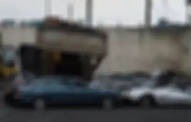 Kala Puluhan Mobil Mewah Digilas Buldoser Langsung di Hadapan Presiden Duterte