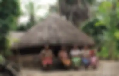 Suku Boti, Suku yang Suka ‘Memanggang’ Ibu yang Baru Selesai Bersalin