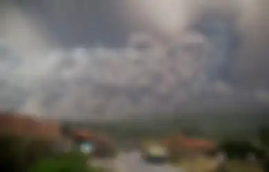 (Foto) Mengerikan, Letusan Gunung Sinabung Bagaikan 'Monster' yang Memenuhi Langit
