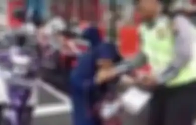 Ibu yang Gigit Polisi Gara-gara Ditilang karena Tak Pakai Helm Mungkin Perlu Lihat Foto-foto Mengerikan Ini Supaya Sadar Pentingnya Helm!