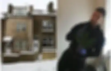 Karena Tidak Ada Salju di Atap, Rumah Ini Disergap Polisi dan Mereka Menemukan Sesuatu yang Mengejutkan
