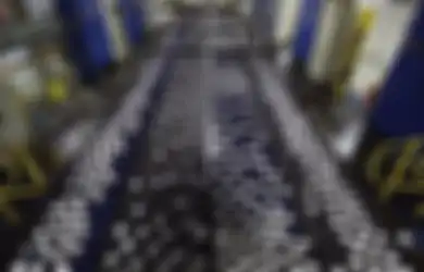 Usai Seorang Buruh Kencingi Kaleng Minuman yang Diproduksi, Pabrik Cuma Bersihkan Area Tumpahan Air Seni dan Produksi Terus Berlanjut