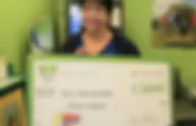 Sungguh Beruntung! Wanita Ini Baru Sadar Tiket Lotrenya Memenangkan Hadiah Rp42,8 Miliar Beberapa Hari Sebelum Masa Berlakunya Habis