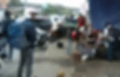 Seorang Polisi di Bogor Terkapar Setelah Kepalanya Dihantam Balok oleh Pemotor yang Ditilangnya