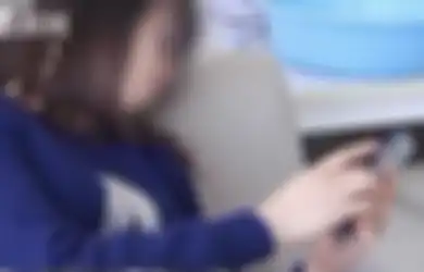 Peringatan! Wanita ini Hampir Mati Terserang Stroke Setelah 20 Jam Non-Stop Mainkan HP