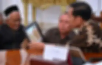 Bertemu Jokowi, Ini Tiga Permintaan Nyak Sandang yang Sumbangkan Hartanya untuk Pesawat Pertama Indonesia