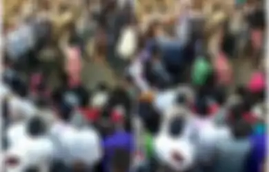Tak Cukup Dicambuki oleh Suaminya Sendiri di Depan Umum, Wanita Ini Juga Hendak Diperkosa para 'Penonton'