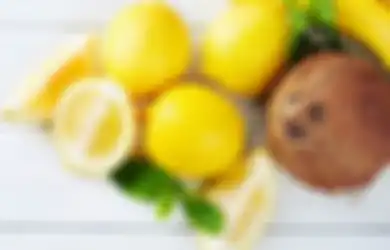 Inilah yang Terjadi Jika Rutin Mengoleskan Campuran Minyak Kelapa dan Lemon pada Rambut Anda