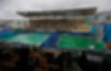 Aneh, Kolam Olimpiade Ini Seketika Berwarna Hijau!