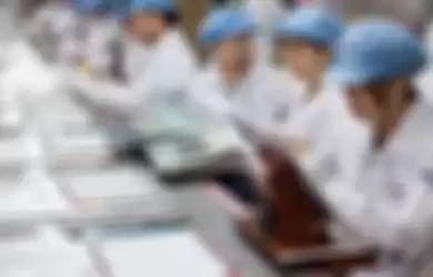 Sekolah di Cina Memaksa Siswa Bekerja di Pabrik Foxconn