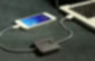 JUMP: Charger iPhone Yang Bisa Mengisi Baterai Sendiri