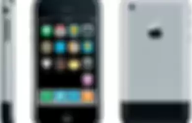 Steve Jobs Memperkenalkan iPhone Generasi Pertama Tepat 9 Tahun Lalu