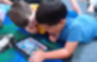 Larang Pakai iPad, Orangtua di AS Paksa Anak Nonton TV