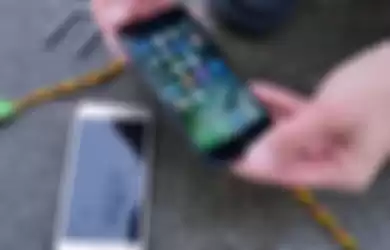 (Video) iPhone 7 Menang Lawan Samsung Galaxy S7 dalam Uji Tahan Air 10 Meter