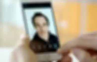 (Video) Teknologi Adobe Sensei untuk Merapikan Foto Selfie