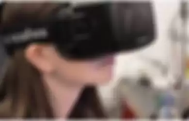Oculus Rift, perangkat headset berteknologi realitas virtual yang tengah meledak popularitasnya di k