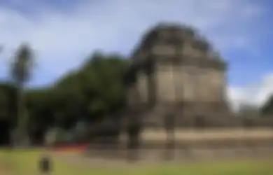 Usai Ritual Waisak di Candi Mendut, Umat Buddha Bagi-bagi Nasi Kotak Untuk Berbuka Puasa