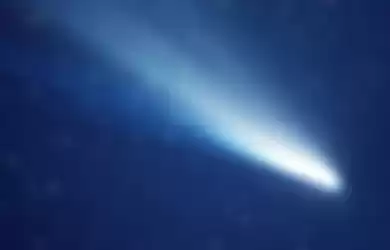 Inilah Komet Halley yang pecahannya menimbulkan hujan meteor tahunan Orionid.