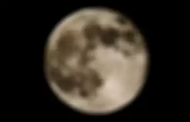 Supermoon adalah istilah populer untuk bulan purnama atau bulan baru yang berada di orbit bulan yang