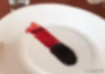 Gumpalan darah akibat bisa ular.