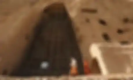 Pengerjaan restorasi patung Buddha Bamiyan di Afganistan.