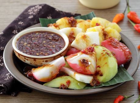 Rujak Buah Bumbu Honje Recipe, Local-Taste Salad With Tropical Vibe -  Kitchenesia