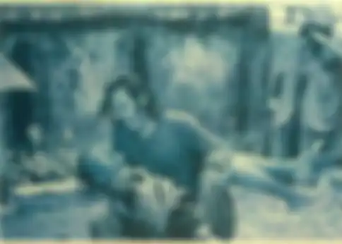 Salah satu adegan di film Bulan Tertusuk Ilalang membutuhkan hujan buatan. Pemadam kebakaran dari Klaten pun dikerahkan (Dean/Majalah HAI)