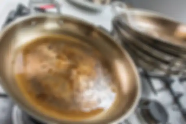 Tips menghilangkan lemak pada peralatan dapur.