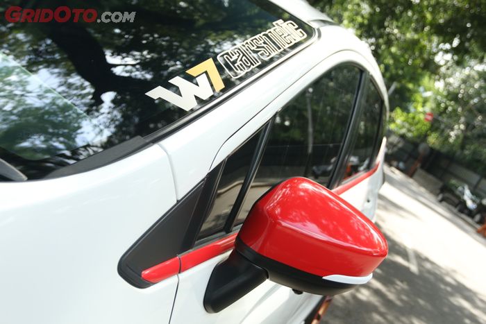 Mitsubishi Xpander  W7 Tambah Keren dengan Cutting  Sticker  