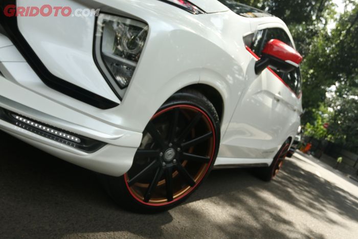 Mitsubishi Xpander W7 Tambah Keren dengan Cutting Sticker 