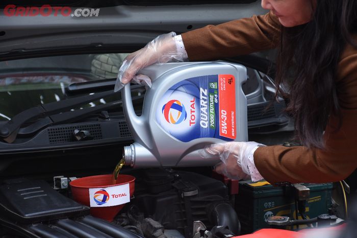 Oli Mesin  untuk  Mobil  LCGC Kenapa Harus Pakai yang Encer 