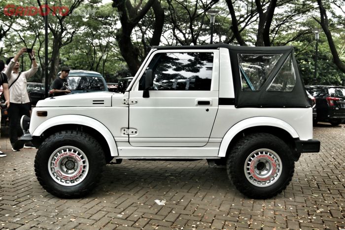 Suzuki Jimny Sierra Tampil Simpel dan Keren Bergaya Speed 